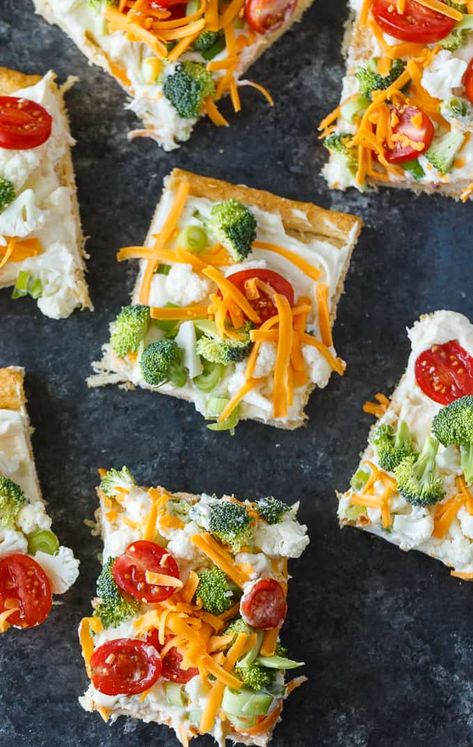 Vegetable Pizza Appetizer, Ranch Sauce Recipe, Cold Vegetable Pizza, Pizza Meals, Veggie Pizza Appetizer, Crescent Roll Veggie Pizza, Crispy Veggies, Pizza Appetizer, Vegetable Pizza Recipes