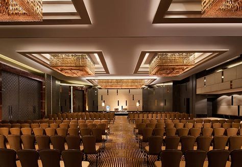 India Makeup, Wedding Banquet Hall, Auditorium Design, Retail Facade, Function Hall, Convention Hall, Interior Columns, Community Halls, Conference Hall