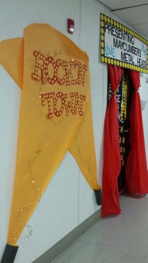 Boosterthon rock'n town classroom door rock and roll theme Rock And Roll Theme, Hollywood Classroom, Hollywood Theme Classroom, Rock Star Theme, Teacher Appreciation Themes, Elementary Bulletin Boards, Star Test, Stars Classroom, School Nutrition