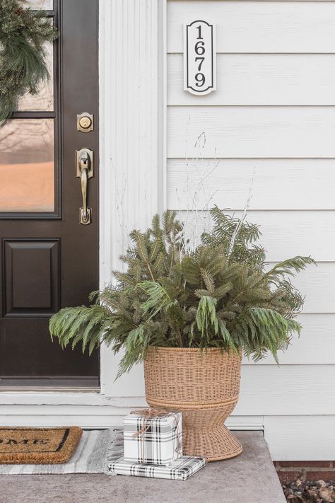 Interior decorator and home blogger Liz Fourez shares how to make these beautiful winter planters for the holidays with fresh or faux greens! Garden With Gravel, Rustic Bread Boxes, Eastern Star Jewelry, Liz Fourez, Twine Wrapped Bottles, Diy Storage Trunk, Diy Christmas Decorations Dollar Store, Wood Box Centerpiece, Diy Mantel