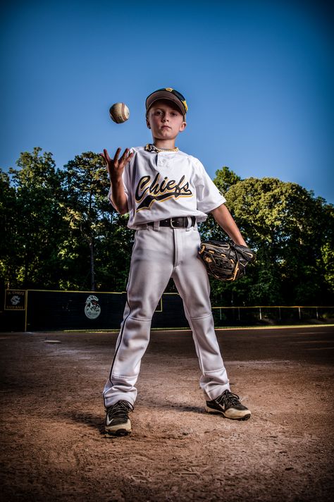 Baseball Team Pictures, Baseball Senior Pictures, Softball Photography, Baseball Tips, Baseball Photography, Little League Baseball, Sport Portraits, Softball Pictures, Baseball Pictures