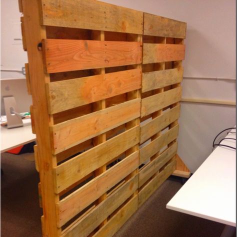 Our Awesome new office partitions made with pallets... Pallet Partition Wall, Pallet Partition, Temporary Partition, Office Divider, Pallet Room, Wall Dividers, Room Partitions, Room Partition Wall, Partition Ideas