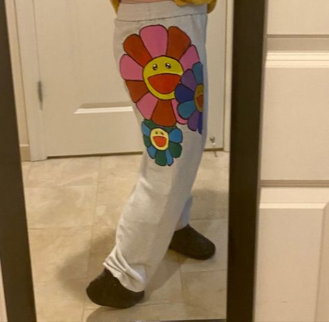 Painted Sweatpants, Hand Painted Pants, Painted Pants, Custom Jeans Diy, Murakami Flower, Flower Pants, Custom Jeans, Clothing Designs, Jeans Diy