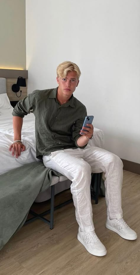 Blonde Men Outfit, Stockholm Style Men Summer, Scandinavian Style Men, Swedish Style Men, Scandinavian Fashion Men, Stockholm Style Boys, Lucas Bergvall, Swedish Boys, Old Money Style Men