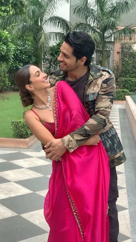 Cute Bollywood Couples, Sidkiara Wedding, Siddharth And Kiara, Sidharth And Kiara, Kiara Siddharth, Sid And Kiara, Diwali Poses, Vikram Batra, Sid Kiara