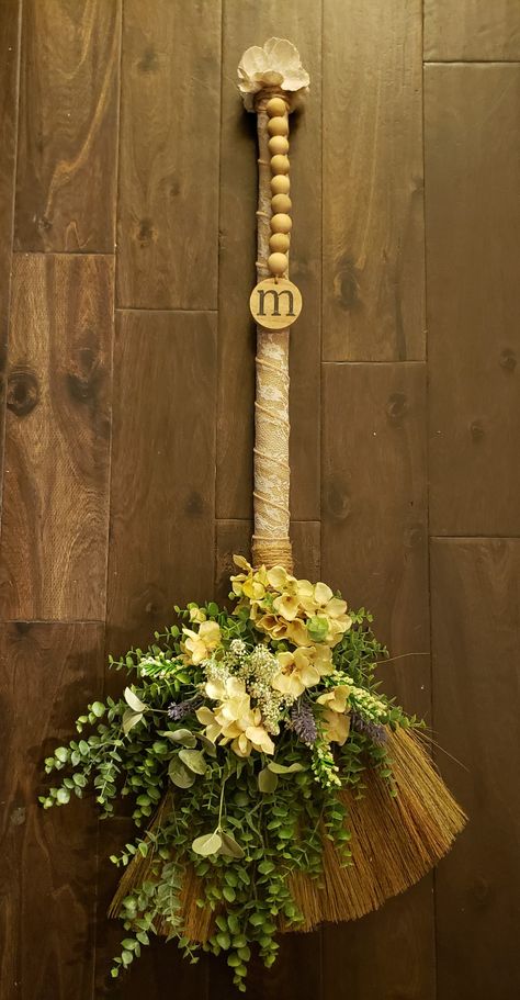 Wedding Brooms Ideas Beautiful, Broom For Wedding African Americans, Dried Flower Broom, Diy Wedding Broom, Wedding Jumping Broom, Wedding Broom Ideas African Americans, Jumping The Broom Wedding Diy, Broom Decorations Ideas, Wedding Broom Ideas Diy