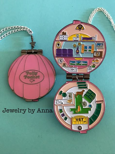 Kawaii Tamagotchi, Polly Pocket World, Japan Kawaii, 90s Toys, Pin Pin, Light Spring, Cool Pins, Polly Pocket, Girly Jewelry