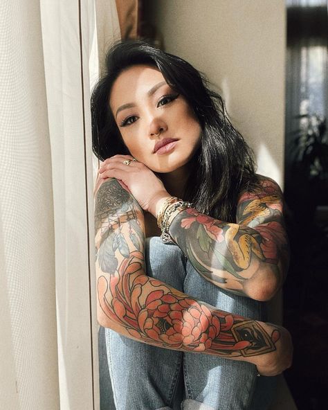 Tattooed Woman Photography, Back Tattoo Photoshoot, Tattooed Women In Dresses, Girl With Tattoos Aesthetic, Tattoo Photoshoot Ideas, Tattoo Photoshoot, Woman Tattoos, Heavily Tattooed, Tattooed People