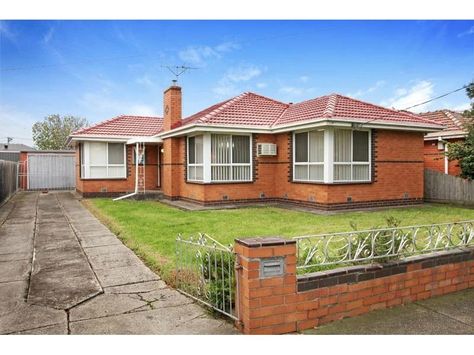 The triple fronter (This one at 52 Glengala Road, Sunshine West VIC 3020, Blonde Brick, Yellow Brick Houses, Brick Homes, Brick Houses, Bus Shelters, Interior Design Courses, Brick Exterior, Red Brick House, Brick Veneer