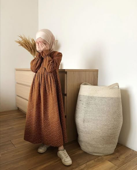 Muslim Kids Fashion, Stile Hijab, Kids Dress Wear, Kids Dress Patterns, Muslim Outfits Casual, Kids Gown, Kids Fashion Dress, Muslim Fashion Hijab