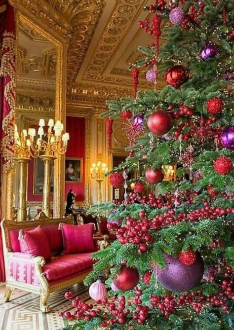 16 Inspiring Christmas Tree Decorating Ideas Hantverk Diy, O Christmas Tree, Christmas Tree Inspiration, Purple Christmas, Oh Christmas Tree, Xmas Trees, Beautiful Christmas Trees, Tree Decorating, Holly Jolly Christmas