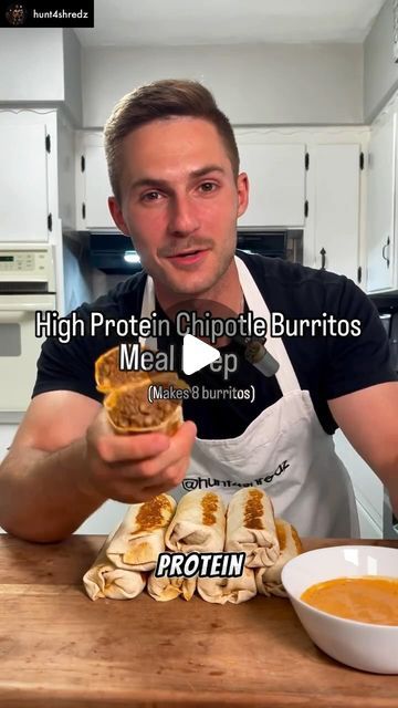 SlimDownBro on Instagram: "🌯 High Protein Chipotle Burrito Meal Prep   ✅ save this recipe for your next meal prep   🚨Don’t forget to check out my cookbook for more delicious recipes🙌🏻 🔗 in my bio   This recipe makes 8 burritos!  What you will need:   2lbs lean ground beef  3 large bell peppers 1/2 onion  2 packets low sodium taco seasoning 8 low cal tortilla wraps  Sprinkle of low fat cheddar cheese  For the sauce:  1 cup plain Greek yogurt (preferably low-fat or non-fat) 2-3 chipotle peppers in adobo sauce (adjust to taste) 1 tablespoon adobo sauce from the can 1 teaspoon garlic powder 1 teaspoon onion powder 1 teaspoon smoked paprika Juice of 1 lime Salt to taste  Macros per burrito:  Calories: 344 Protein: 33g Fat: 13.5g Carbs: 22g  @hunt4shredz  #highprotein #burrito #burritos #hi Low Cal Tortilla, Low Sodium Taco Seasoning, Burrito Meal Prep, Ground Beef Burritos, High Protein Low Calorie Recipes, Beef Burrito Recipe, Chipotle Peppers In Adobo Sauce, Protein Wraps, Chipotle Burrito