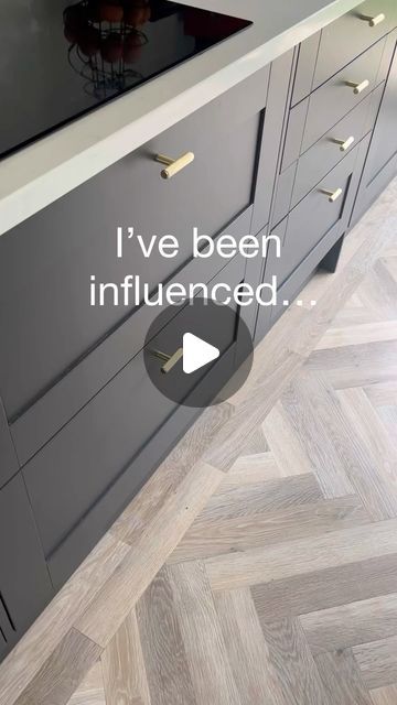 𝐑𝐚𝐜𝐡𝐞𝐥 𝐌𝐜𝐒𝐡𝐚𝐧𝐞 on Instagram: "I can confirm influencers get influenced too! 😆 (all the time if you are me!)   I saw Laura over @houseprojectuk share a kitchen reel with these fab @ikeauk finds and I had to get onboard and get this pan draw organised 🙌🏼  And if you are like me and don’t have an IKEA near you, do not worry as I have a hack for you! You don’t have to pay a £25 charge to get them delivered to your door, you can pay £2 and get them delivered to a local pick up point. 👏🏼  Products-  UPPDATERA Peg board organiser  VARRIERA Pot lid organiser   #ikea #ikeauk #organised #organise #kitchen #kitchenorganization #ikeafinds #ikeahacks #ikeastorage #organising #tidyhome #homeandliving #kitchendesign #kitchenware #kitchendecor #darkkitchen" Kitchen Draw Storage Ideas, Pot And Lid Organization, How To Organise Kitchen, Uppdatera Ikea, Ikea Hacks Kitchen, Organise Kitchen, Pots And Pans Storage, Ikea Kitchen Organization, Diy Kitchen Cupboards