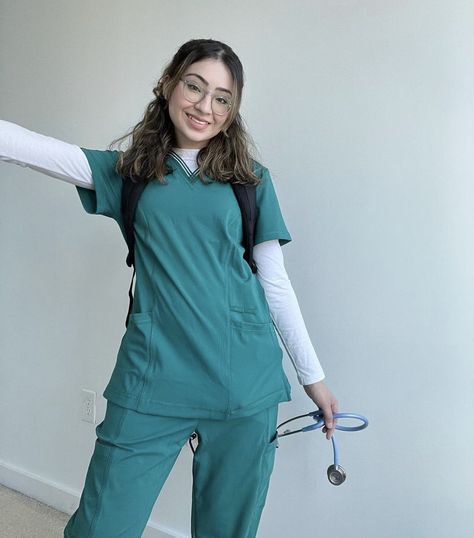 Surgeon Outfit Women, Physiotherapy Uniform, Physiotherapy Outfit, Pediatrician Outfit, Veterinary Uniform, Med Student Outfit, Doctors Uniform Woman, Medical School Outfit, Doctor Clothes Medical