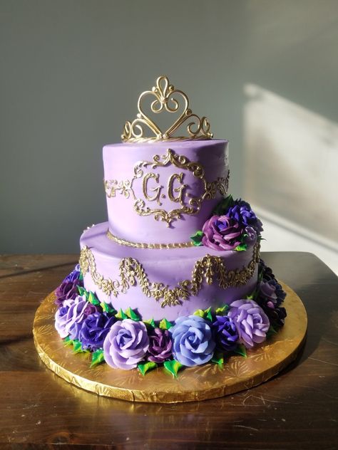 Lavender and mixed purple royal cake Debut Dress, Quince Crown, Purple Butterfly Cake, Royal Birthday Party, Quince Cake, Purple Quince, Royal Cakes, Graduation Party Cake, Lavender Cake