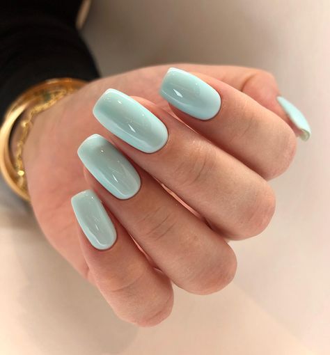 Posted by Zoe Scott. . Hey there! Today, I'm taking you through the effortlessly cool world of mint green nails. Trust me, rocking this color is like carrying a piece of tra... Check more at https://alexie.co/beauty/best-mint-green-nail-designs-to-try-today/ Pale Mint Nails, Mint Colored Nails, Light Teal Nails, Mint Green Nail Ideas, Green Nail Ideas, Cool World, Mint Green Nails, Mint Nails, Teal Nails