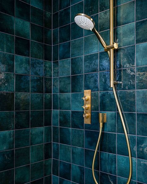 Surbiton bathroom design and build — Simply Bathrooms Ltd Blue Theme Bathroom, Bathroom Decor Colorful, Bathroom Decor Black, Black Bedroom Ideas, Dark Blue Bathrooms, Bathroom Decor Pictures, Ideas Bathroom Decor, Bathroom Decor Themes, Curtains Bathroom