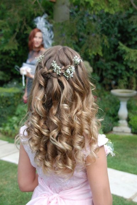 Easy Kids' Wedding Hairstyles: Curly, Coily & Straight Ideas Flowergirl Hairstyle Natural Curly Hair, Flower Girl Hairstyle, Wedding Hairstyles For Girls, Kids Hairstyles For Wedding, Short Fluffy Hair, Toddler Hair Styles, Hair For Wedding, Hairstyle Braided, Tan Skin Blonde Hair