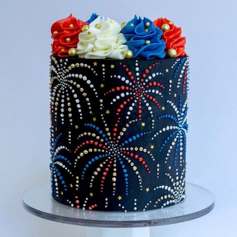 878 Likes, 118 Comments - Steph Q | Qookie The Cakery (@qookiethecakery) on Instagram: “The only fireworks I’ll be seeing this year and I’m ok with it! Everyone please stay safe this…” Creative Cake Designs, Fireworks Cake, Patriotic Cake, Fourth Of July Cakes, July Desserts, Patriotic Desserts, 4th Of July Cake, 4th Of July Desserts, Please Stay