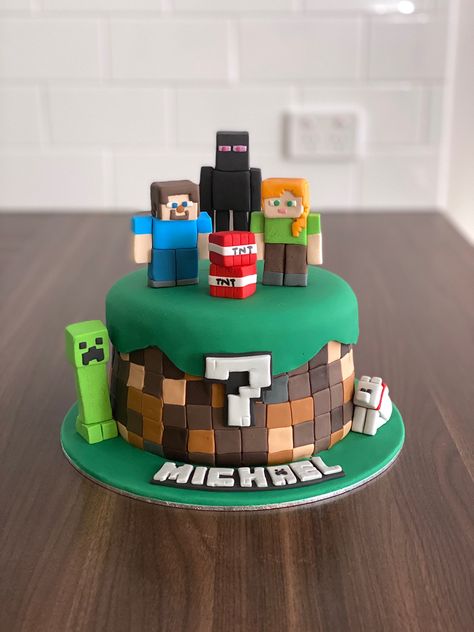 Mine Craft Cakes Boys, How To Make A Minecraft Cake, Minecraft Diy Cake, Minecraft Roblox Cake, Roadblocks Birthday Cakes, Small Minecraft Cake, Minecraft Round Cake, Homemade Minecraft Cake, Minecraft Bday Cake