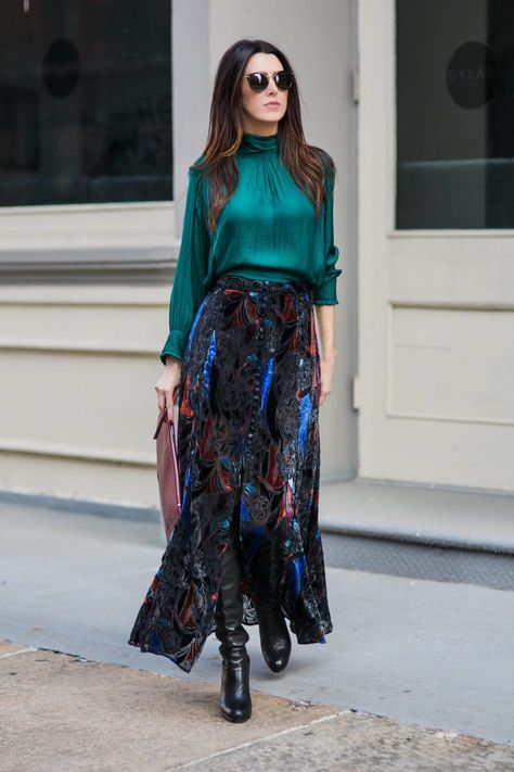 Jewel Tones Fashion, Chunky Sweaters, Look Office, Teal Blouse, Velvet Skirt, Style Mistakes, Jewel Tones, Stuart Weitzman, Classy Outfits