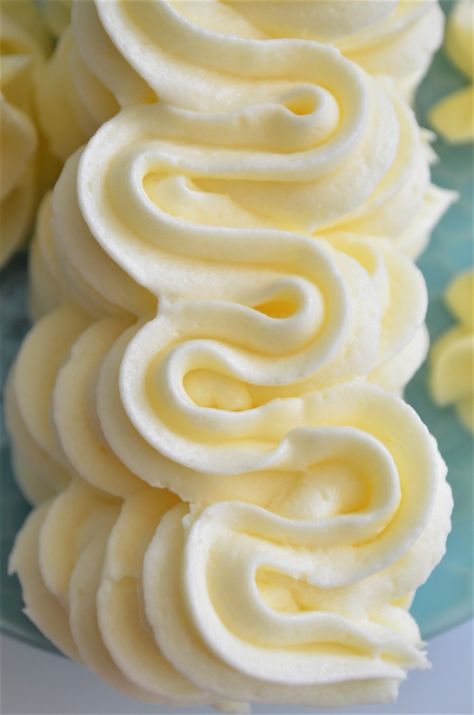 Vanilla Icing Recipe, Cupcake Filling, Moms Food, Buttercream Icing Recipe, Best Buttercream Frosting, Decorating Icing, Small Batch Baking, Easy Frosting, Frosting Recipes Easy