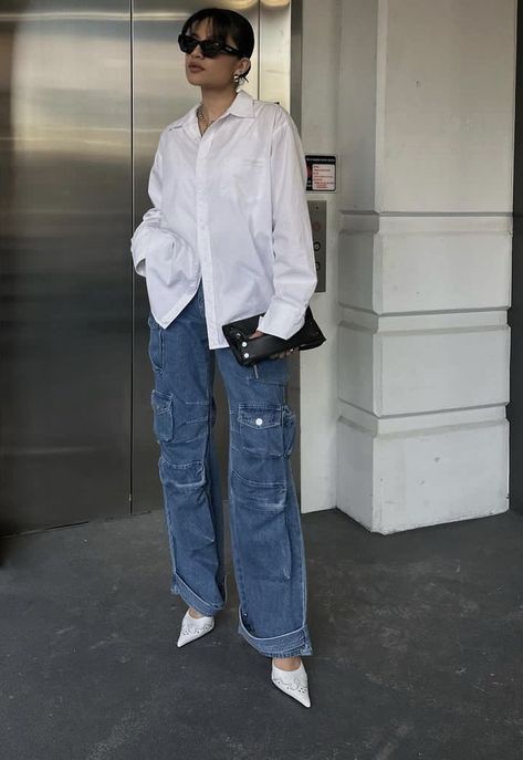 Oversized Jeans With Heels, Cargo Jeans And Oversized Shirt, Blue And White Outfit Ideas For Party, Chic Denim Blue Cargo Jeans, Oversized Blue Denim Collared Top, Corset Baggy Jeans Outfit, Outfit Ideas With White Jeans, White Shirt Black Jeans, Denim Corset Street Style