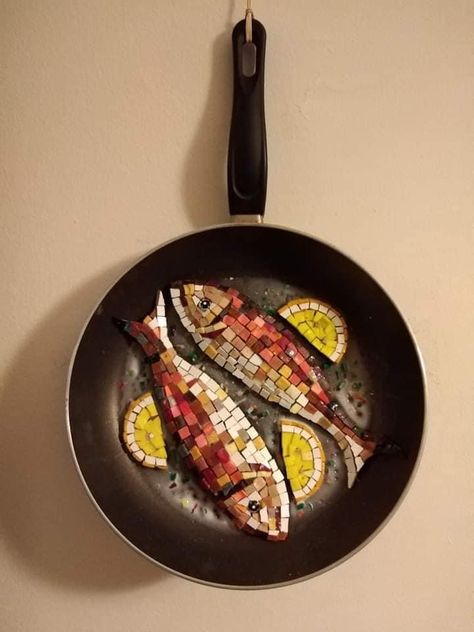 3d Mosaic Art, Diy Mosaic Ideas, Mosaic Art Ideas, Glass On Glass Mosaic, Fish Mosaic, Mosaic Sculpture, Mosaic Art Diy, Mosaic Tray, Mosaic Garden Art