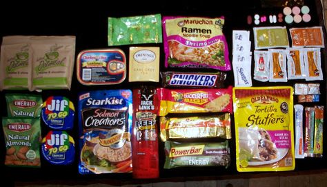 DIY MRE (24 hour kit that I would be happy have on hand! I never thought about the ready to go taco pouches, Great option) Diy Mre, Mre Meals, Homeless Bags, Diy Survival, Meal Ready To Eat, Survival Ideas, Blessing Bags, Poor Man, Survival Supplies