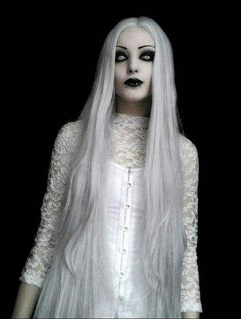 Ghost Costume Women, Ghost Makeup, Diy Ghost, Ghost Halloween Costume, White Goth, Ghost Diy, Ghost Costume, Hallowen Costume, 2024 Halloween