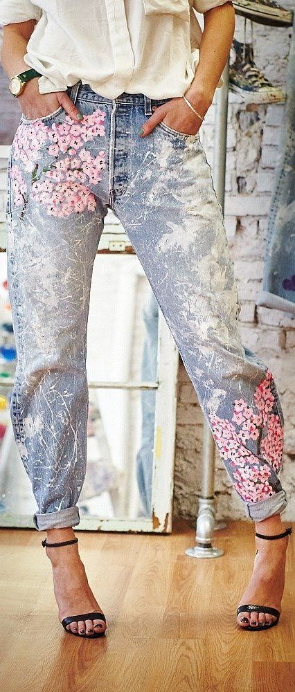 Boho Jeans, Diy Vetement, Painted Jeans, The Jeans, Painted Denim, Painted Clothes, Jeans Diy, Blake Lively, Mode Vintage