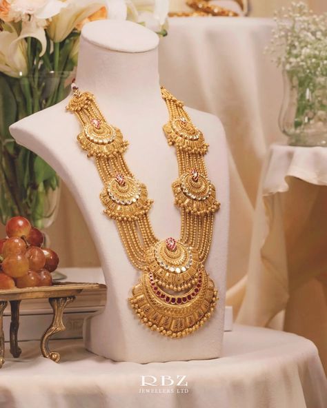 Heavy Gold Necklace Designs, Gold Haar Design, Long Sets Gold Jewellery, Heavy Mangalsutra Designs Gold, Long Necklace Gold Indian, Heavy Gold Necklace, Indian Gold Necklace Designs, Trash Talk, Bridal Jewellery Inspiration