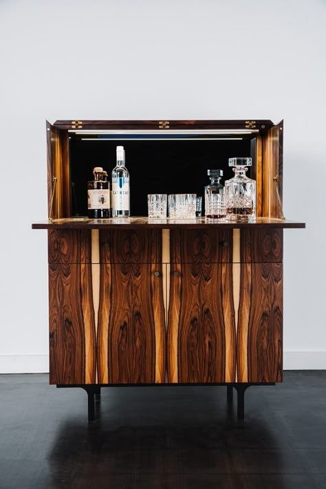 Mid Century Bar Cabinet, Bandeja Bar, Home Bar Cabinet, Cocktail Cabinet, Home Bar Designs, Deco Retro, Tall Cabinet, Mobile Bar, Furniture Maker