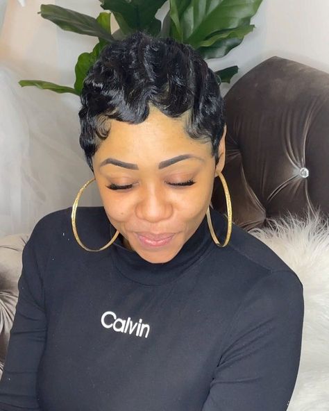 Short Haircuts for Women with Wavy Hair Fingerwaves Short Hair Black, Fingerwaves Short Hair, Pixie Wavy Hair, High Ponytail Hairstyle, Black Hair Curls, Finger Waves Short Hair, Bts Hairstyle, Short Relaxed Hairstyles, Finger Wave Hair