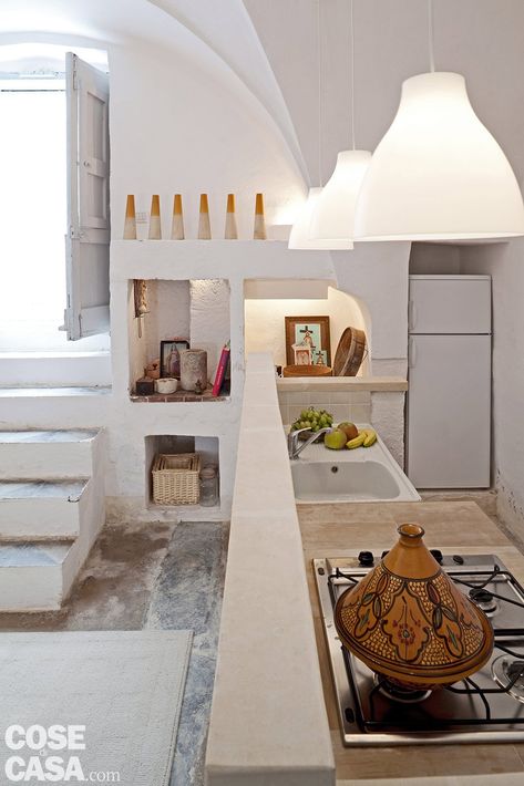 Una casa in pietra in stile mediterraneo - Cose di Casa Dapur Rustic, Mediterranean Living, Mediterranean Home, Mediterranean Homes, Design Del Prodotto, Stunning Interiors, Contemporary Home Decor, Dining Room Design, Rustic Kitchen