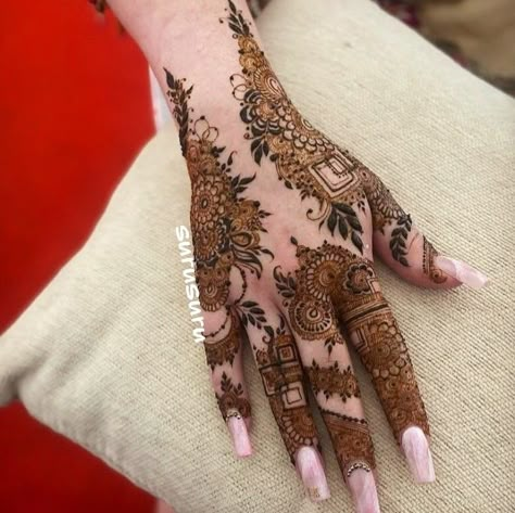 Heavy Mehndi Designs For Eid, Henna Designs Heavy, Short Mehndi Design, Henna Inspo, Eid Mehndi Designs, Eid Henna, Latest Henna Designs, Rose Mehndi Designs, Mehndi Design Pictures