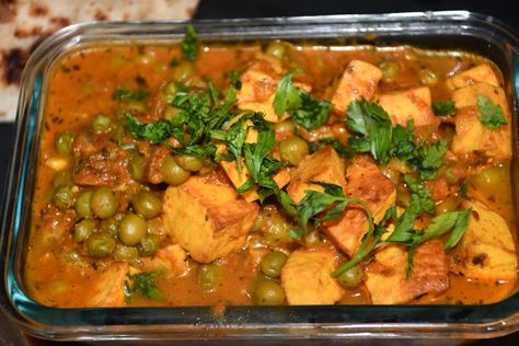 Mater paneer (Indian cheese) Mater Paneer, Lauki Kofta, Indian Cheese, Indian Curries, Potato Curry, Indian Curry, Rice Soup, Dessert Salads, Breakfast Snacks