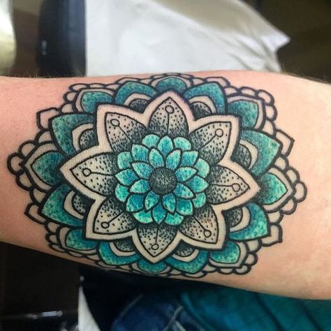 Pretty blue mandala tattoo.                                                                                                                                                                                 More Colorful Mandala Tattoo, Boys With Tattoos, Tattoo Mandala, Tattoo Henna, Tattoo Zeichnungen, Mandala Tattoo Design, Hand Tattoo, Trendy Tattoos, Mandala Tattoo