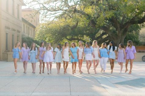 Sorority Exec Photoshoot, Exec Photoshoot, Sorority Photoshoot, Tri Delt, Sorority Recruitment Outfits, Spring Photoshoot, Sorority Girl, Sorority Recruitment, Group Pictures