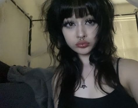 Alt Hairstyles For Long Hair Bangs, Goth Hairstyles With Bangs, Grunge Hair With Bangs, Goth Micro Bangs, Black Hair Micro Bangs, Goth Face Claim, Alt Hair Bangs, Micro Bangs Goth, Micro Bangs Short Hair