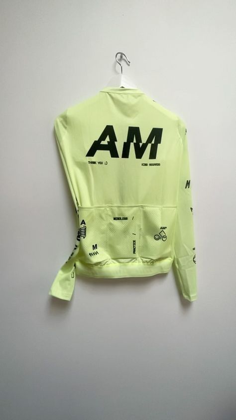 AWAY MESSAGE (@_awaymessage_) • Instagram photos and videos Cycling Branding, Bike Jersey Design, Cycling Jersey Design, Bike Team, Sports Design Ideas, Cycling Design, Cycling Tops, Cycling Race, Cycling Apparel