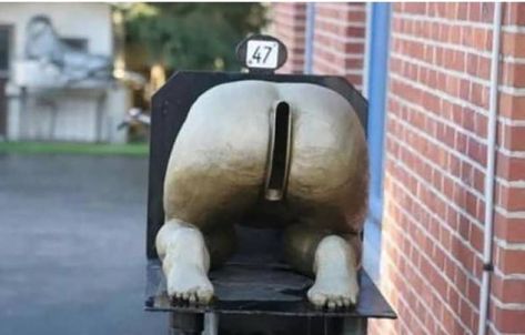 Clever, Hilarious Mailboxes From Across The Country - Yeah! Motor Funny Mailboxes, Unique Mailbox, Mailbox Art, Mailbox Decorations, Cool Mailboxes, Unique Mailboxes, Vintage Mail, Mailbox Ideas, Letter Boxes