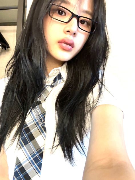 Bunny Girls, New Jeans Style, Wearing Glasses, Girl Next Door, These Girls, Korean Girl, Pretty Woman, New Hair, بلاك بينك