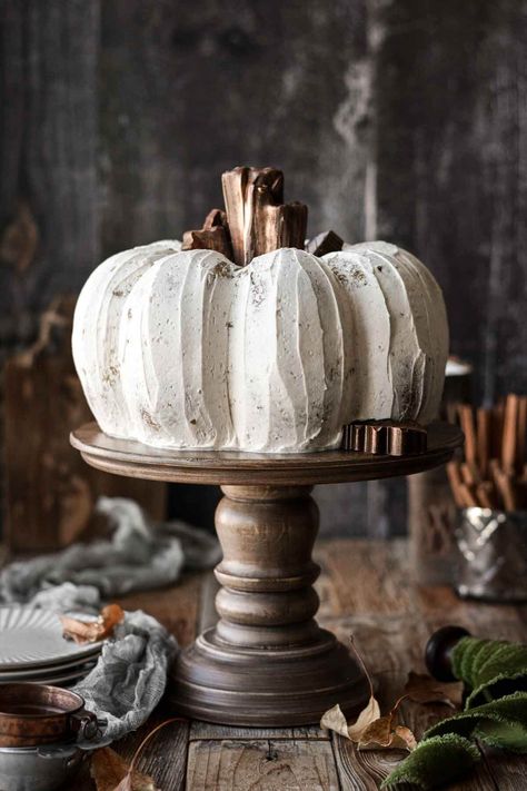 A pumpkin shaped bundt cake makes a gorgeous Thanksgiving dessert, made with brown butter, spices, cream cheese frosting and chocolate leaves. Thanksgiving Cakes Decorating, Pumpkin Shaped Cake, Bunt Cake Recipe, Dessert Shooters Recipes, Chocolate Leaves, Bakery Style Cake, Pumpkin Bundt Cake, Thanksgiving Cakes, Fall Faves