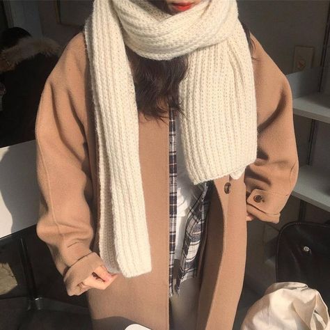 Crochet Muffler Aesthetic, Cute Knit Scarf, Korean Scarf Outfit, Crochet Scarf Outfit, Crochet Scarf Aesthetic, Crochet Korean, Knitted Muffler, Knit Scarf Outfit, Korean Scarf