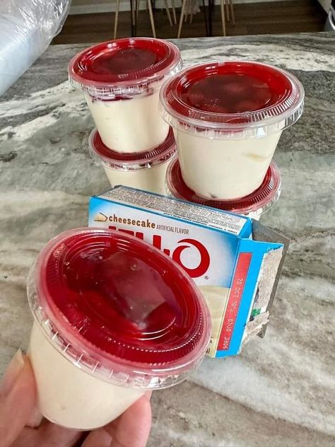 Healthy Mini Cheesecakes, Cheesecake Cups Recipe, Weight Watchers Recipes Desserts, Cheesecake Cups, Refreshing Snacks, Ww Freestyle, Ww Desserts, Guilt Free Dessert, Weight Watchers Desserts