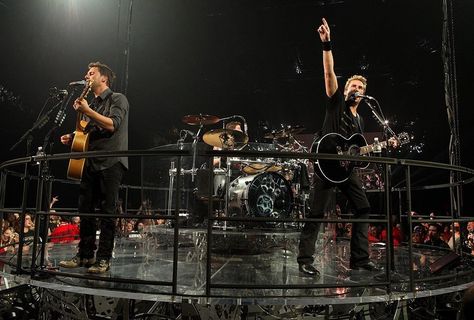 Nickelback Concert, Chad Kroeger, Best Rock Bands, Guitar Riffs, Greatest Rock Bands, Rock Concert, Best Rock, Concert Photography, Music Mix