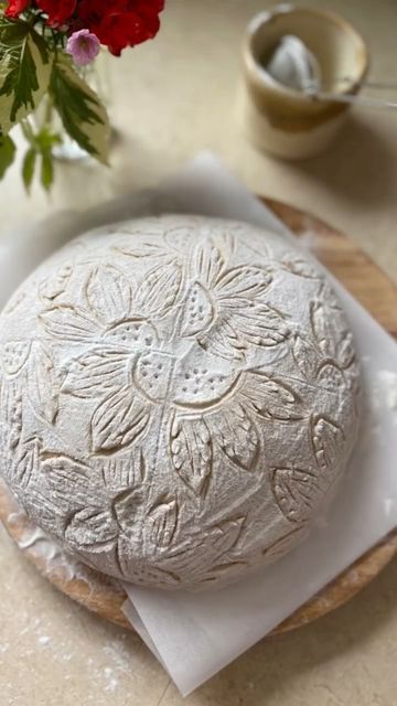 Yana Bacheva on Instagram: "Flowers on bread for a dear friend." Sourdough Flower Scoring, Flower Bread Scoring, Floral Sourdough Scoring, Flower Sourdough Scoring, Bread With Flowers, Painted Bread, Sourdough Scoring, Pizza Pastry, College Food