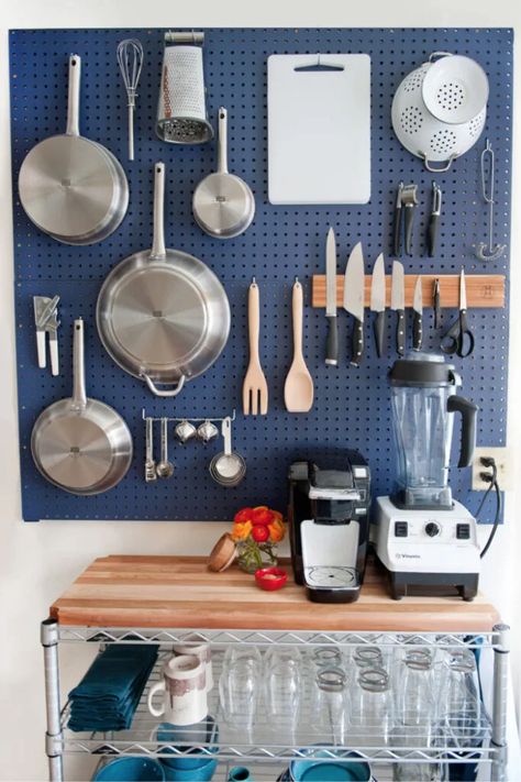 12 Creative Pegboard Organizing Ideas - The Crazy Craft Lady Kitchen Pegboard, Pegboard Kitchen, Organiser Cucina, Pegboard Ideas, Pegboard Storage, Kitchen Wall Storage, Small Kitchen Organization, Small Kitchen Storage, Diy Kitchen Storage