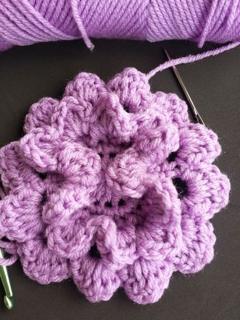 Cozy Crochet Patterns, Crochet Flowers Free Pattern, Ruffle Flower, Crochet Ruffle, Crochet Handbags Patterns, Flower Crochet, Giant Flowers, Crochet Flower, Knit Or Crochet